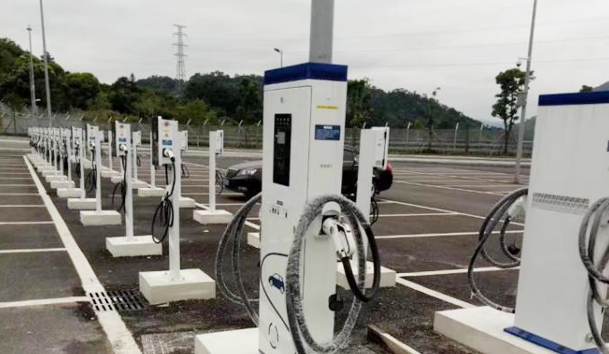 廣州從化區賽馬場7KW立柱式充電樁30KW雙槍直流充電樁項目案例